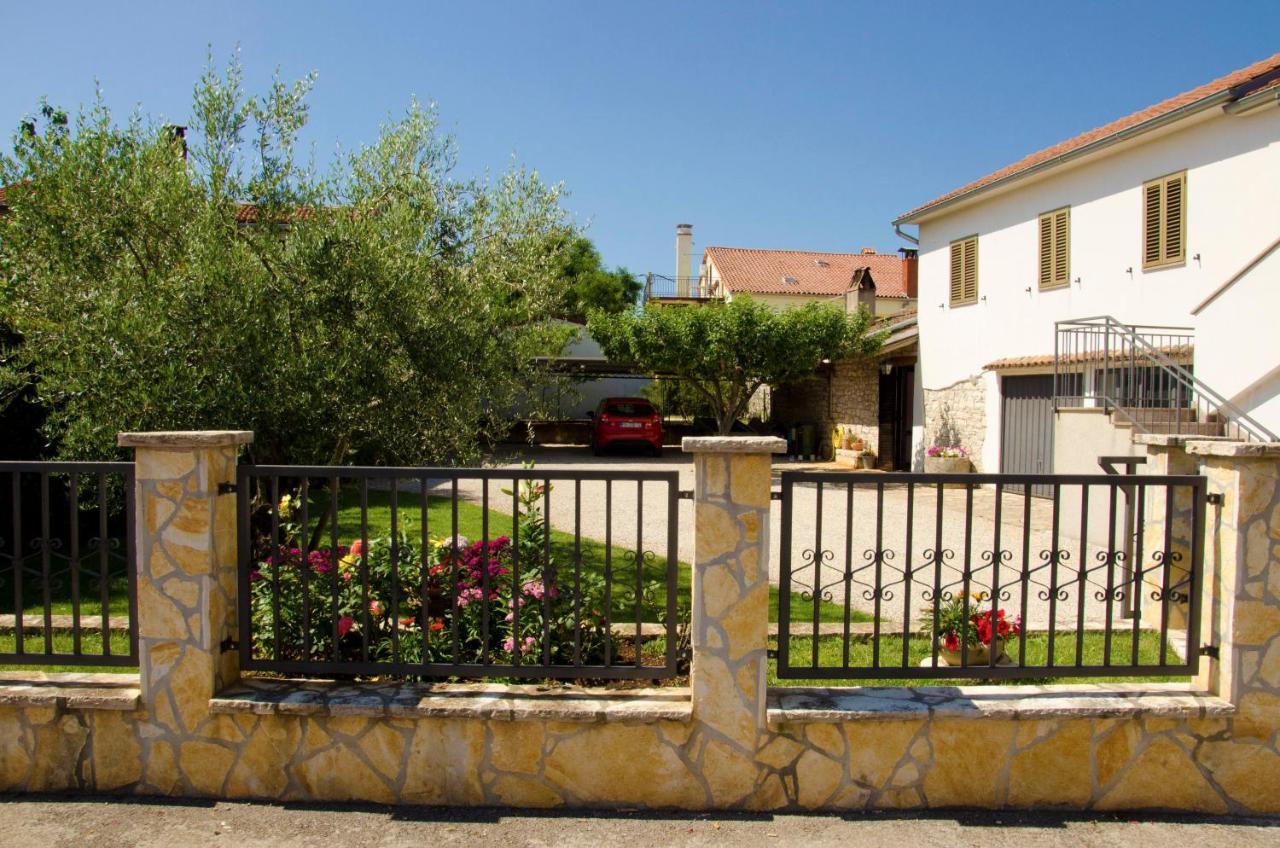 Apartment Percic Tar-Vabriga Екстериор снимка